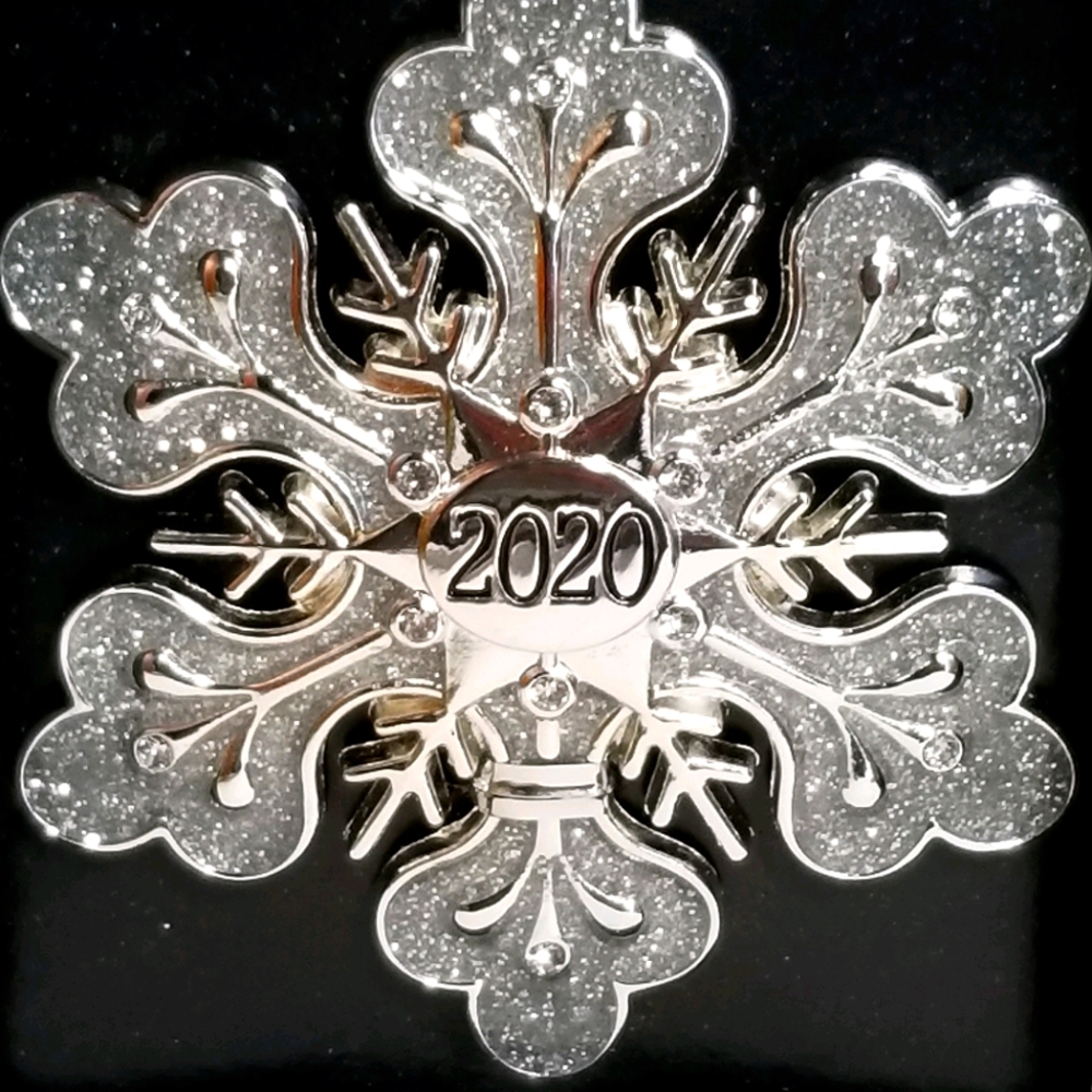 2020 Harvey Lewis White Winter Snowflake Swaroski